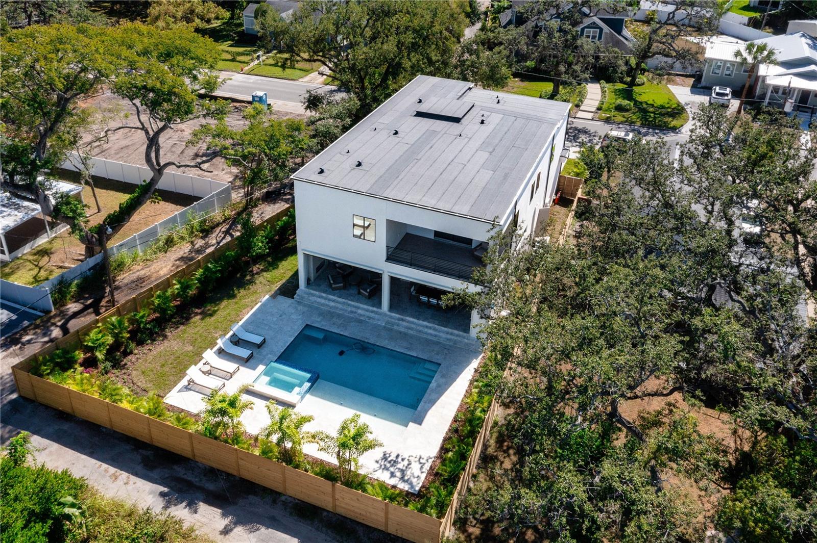 2519 N RIVERSIDE DR — photo 5