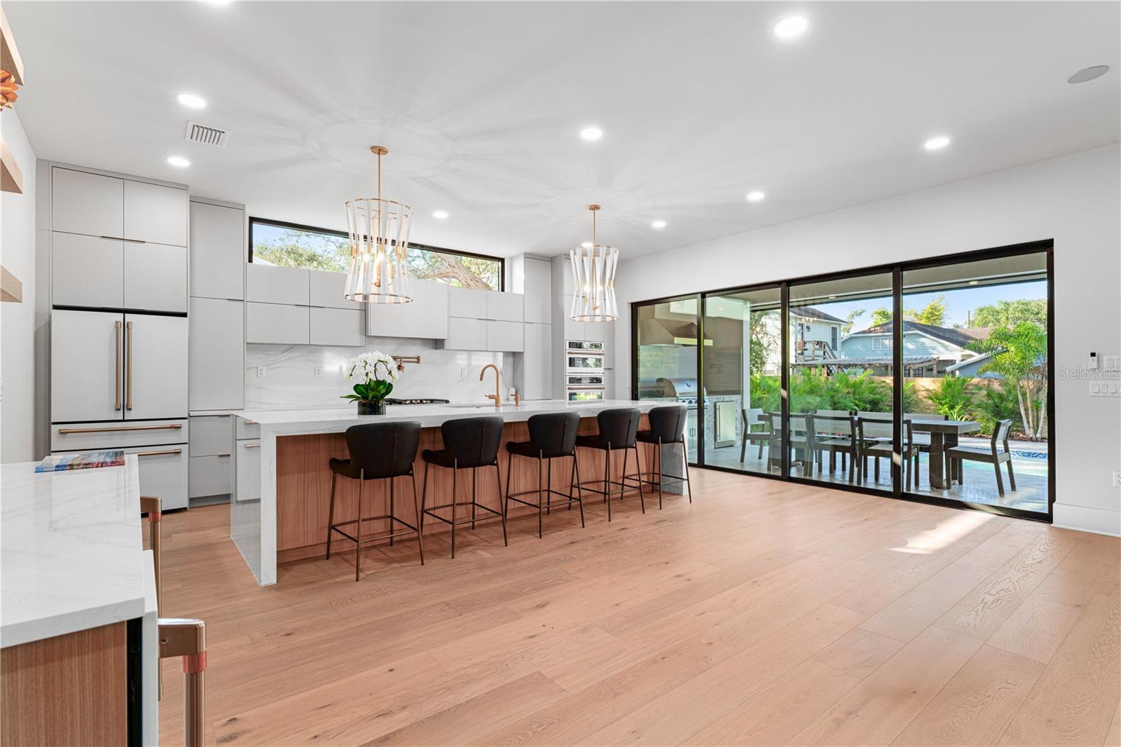 2519 N RIVERSIDE DR — photo 11