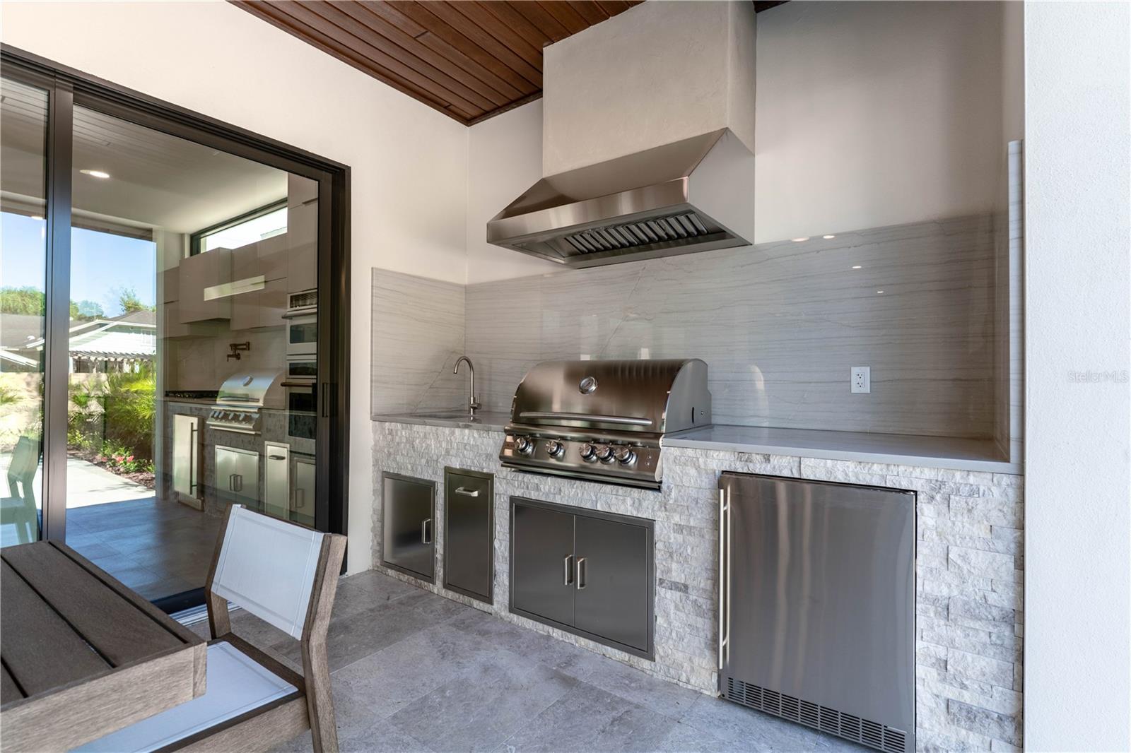 2519 N RIVERSIDE DR — photo 20