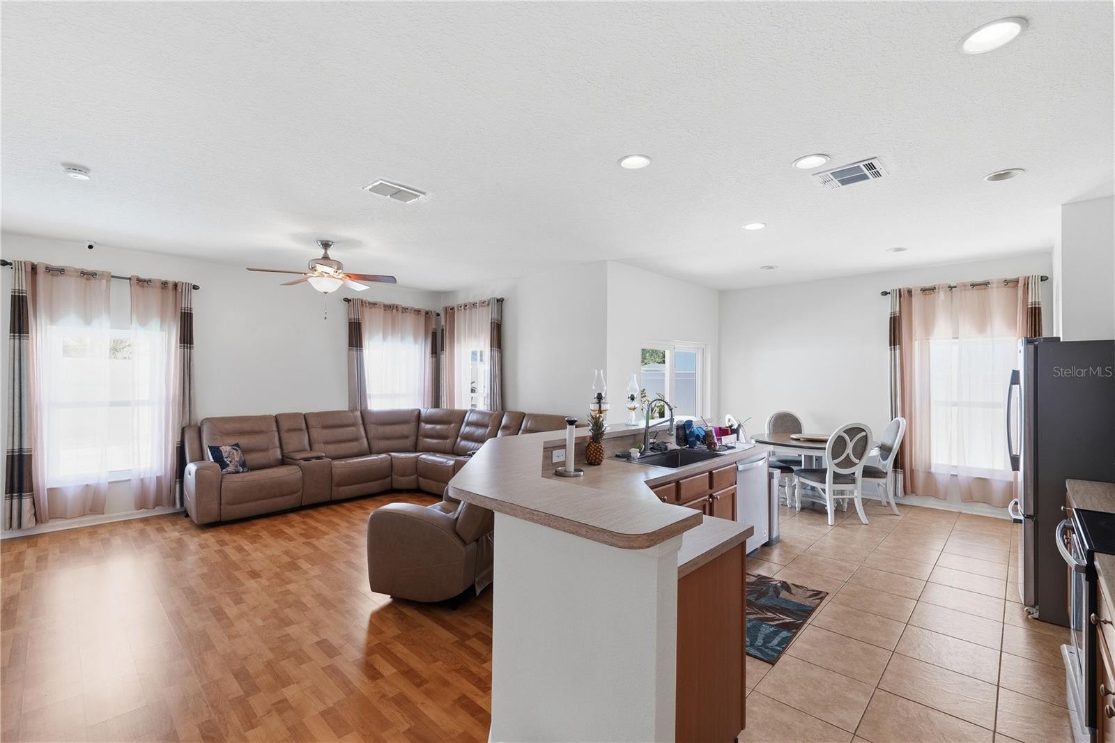 704 PARSONS POINTE ST — photo 12