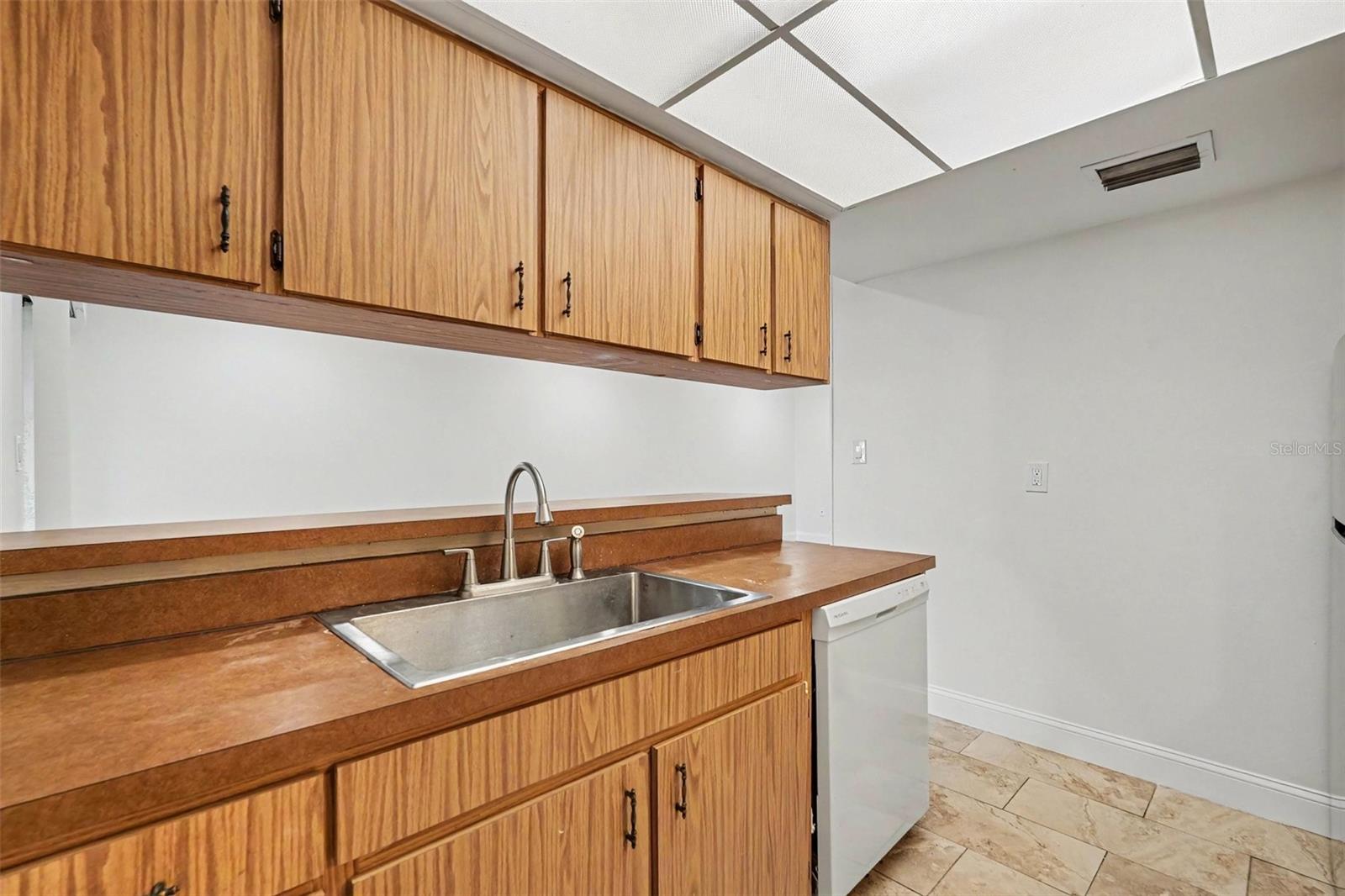 9208 N CONNECHUSETT RD #C — photo 12