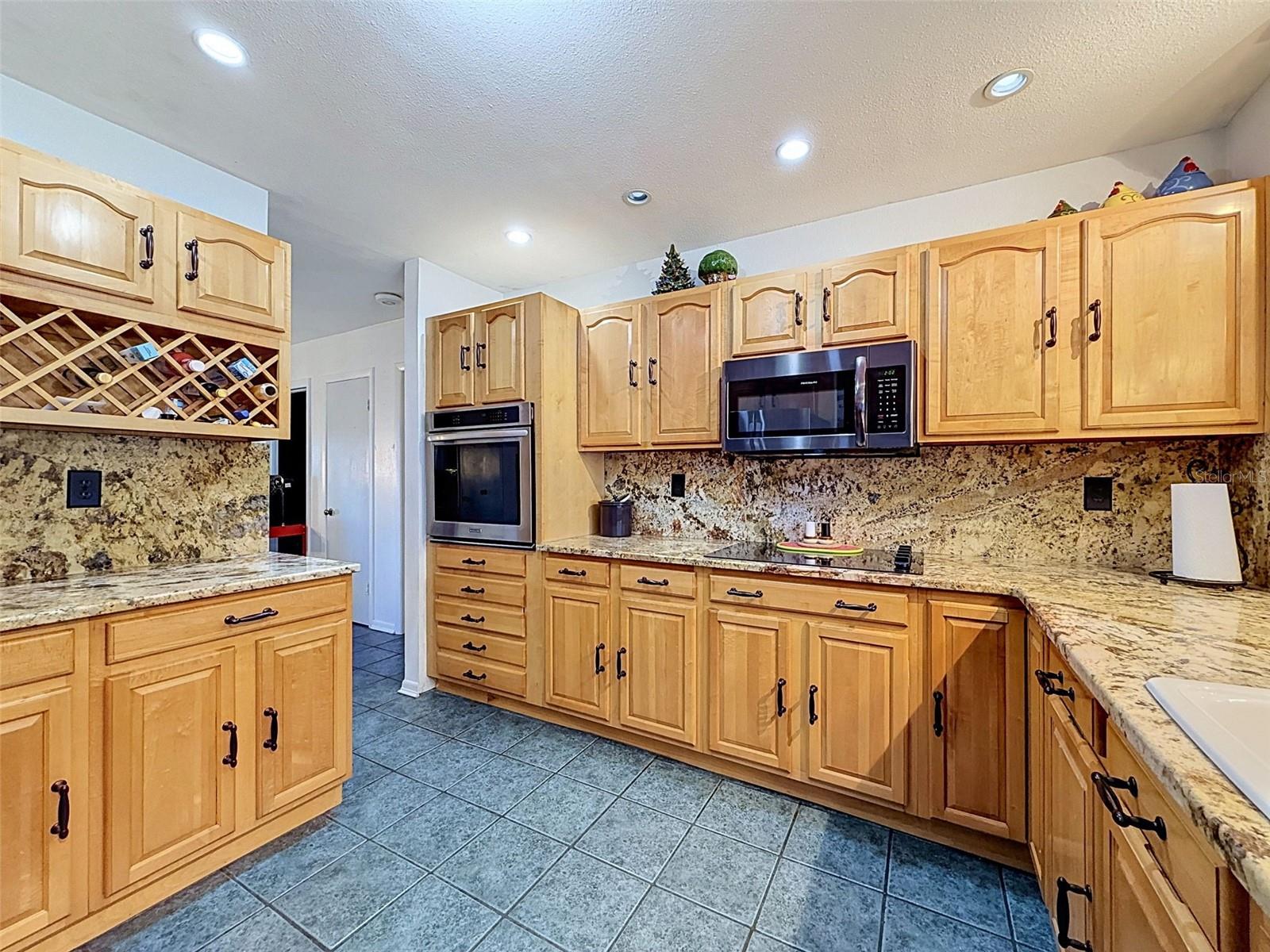 7813 LEO KIDD AVE — photo 79