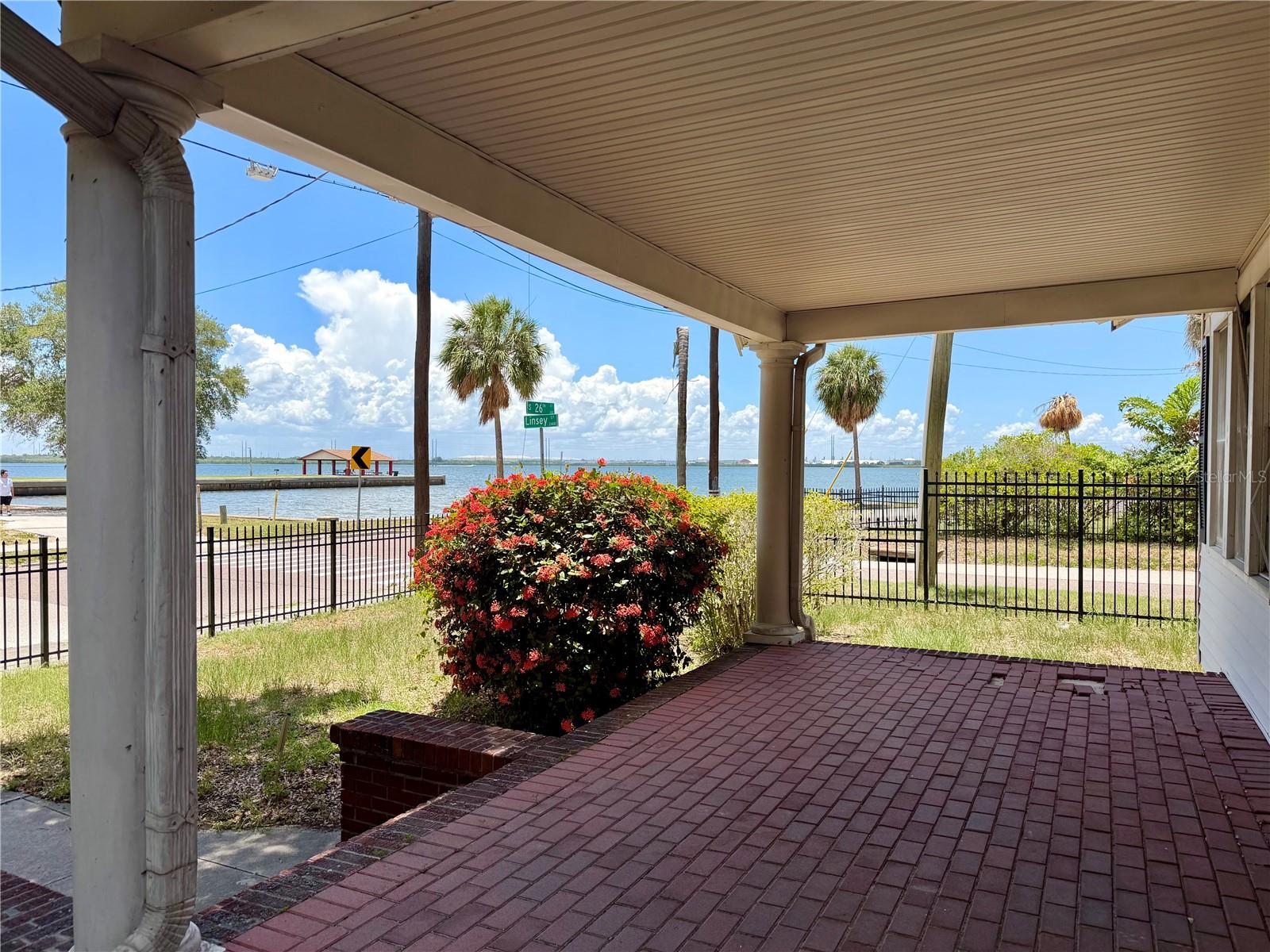 315 S BERMUDA BLVD — photo 5