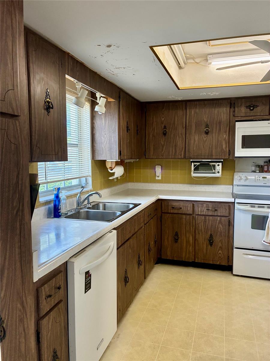 1657 S LAKE AVE #1 — photo 6