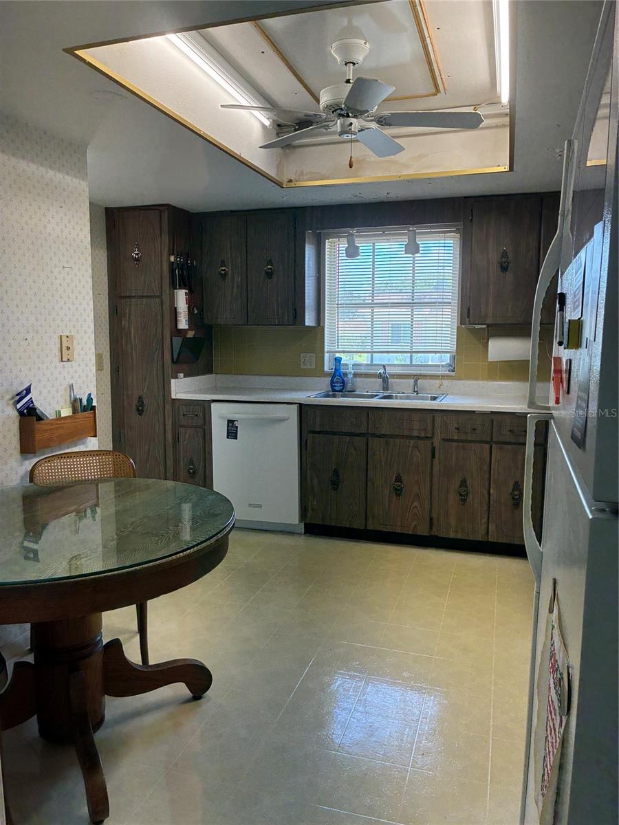 1657 S LAKE AVE #1 — photo 8