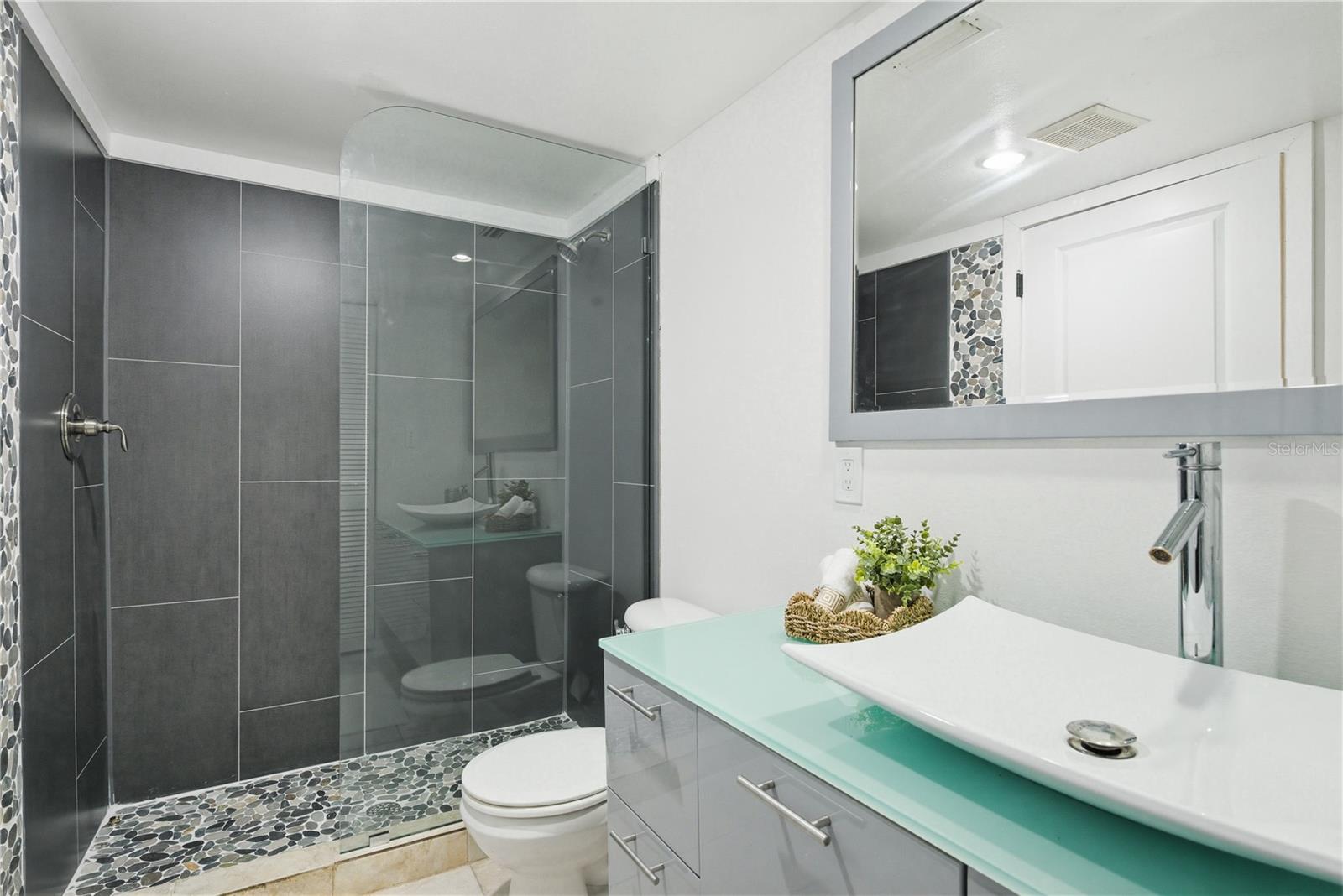 701 S MADISON AVE #420 — photo 17