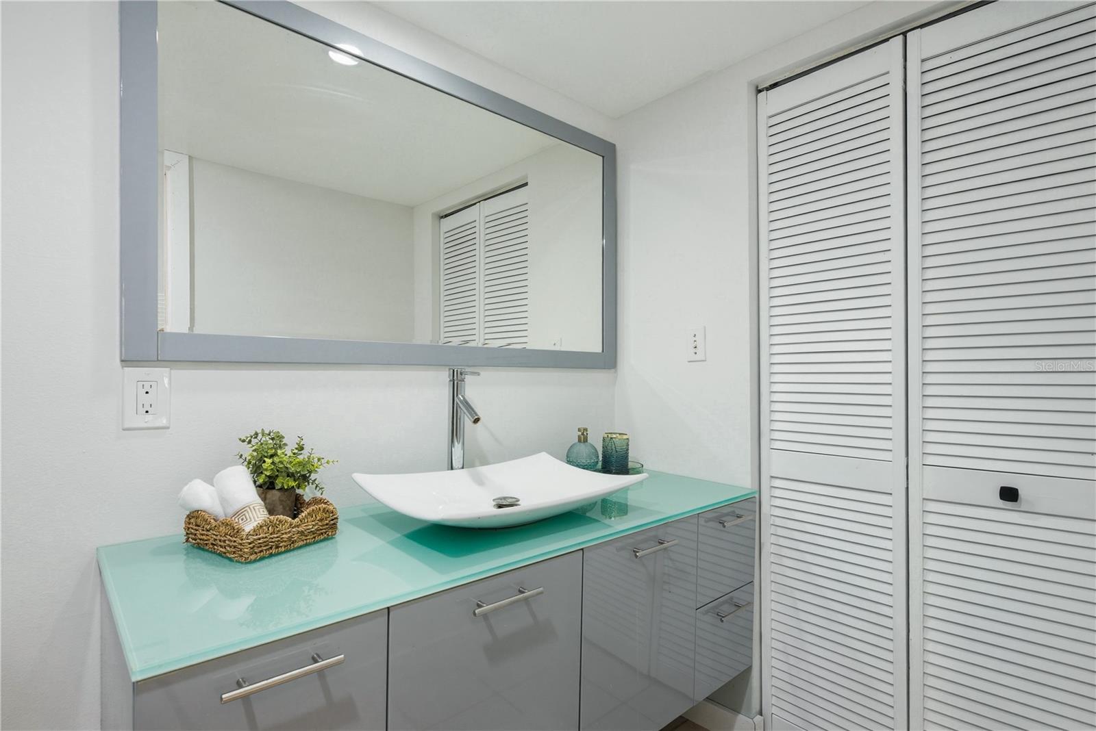 701 S MADISON AVE #420 — photo 16