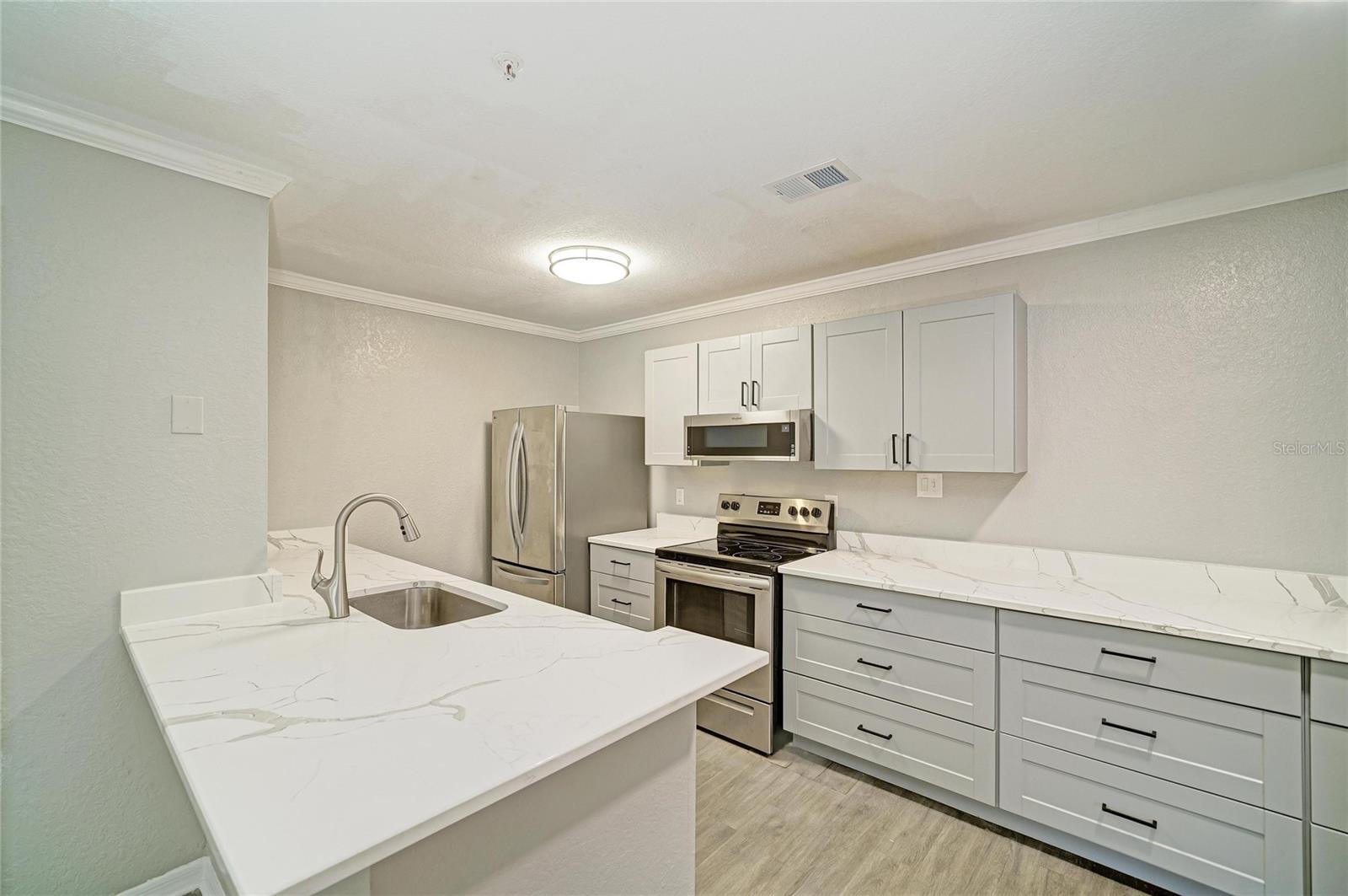 8932 MANOR LOOP #102 — photo 17