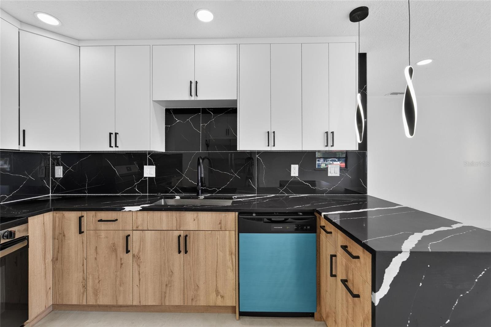 4711 W LAWN AVE — photo 18