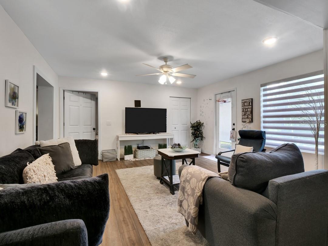 1048 MALLETWOOD DR — photo 22