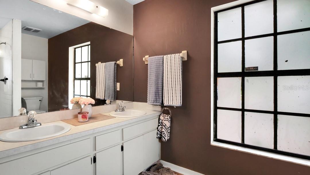 1048 MALLETWOOD DR — photo 31