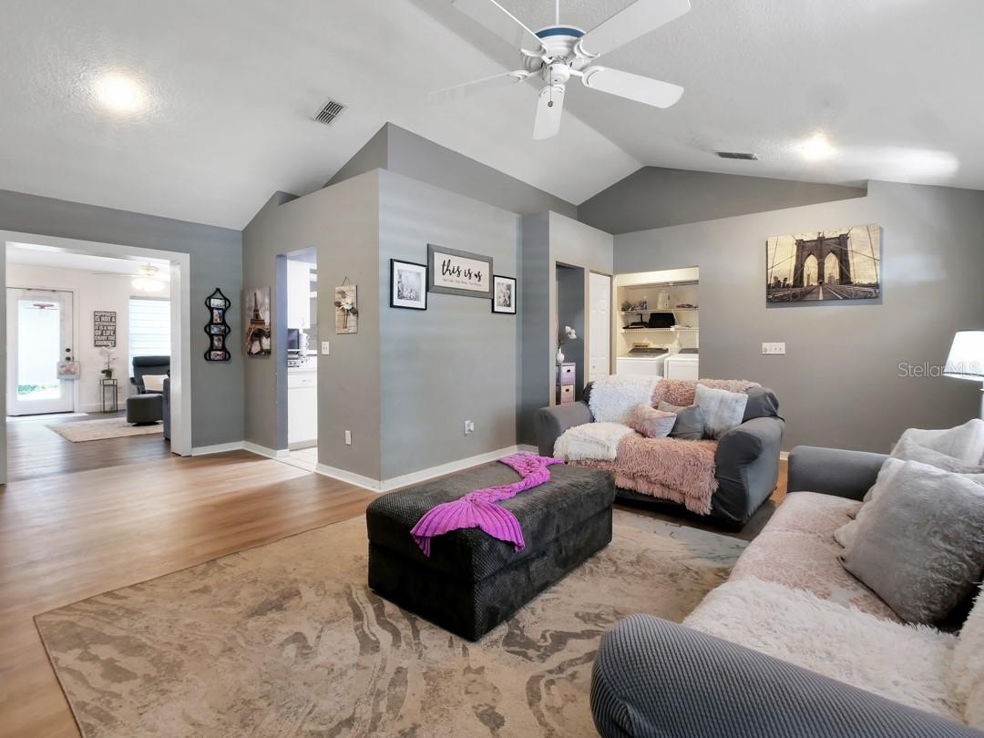 1048 MALLETWOOD DR — photo 12