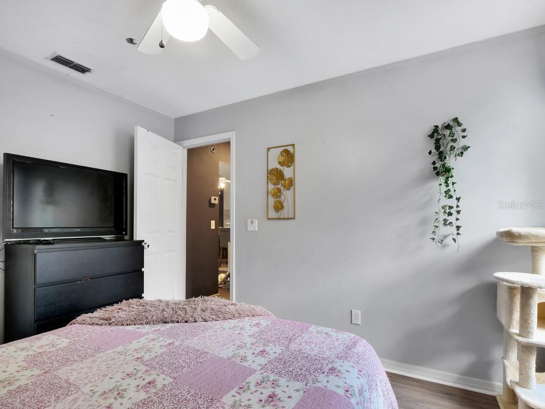 1048 MALLETWOOD DR — photo 47