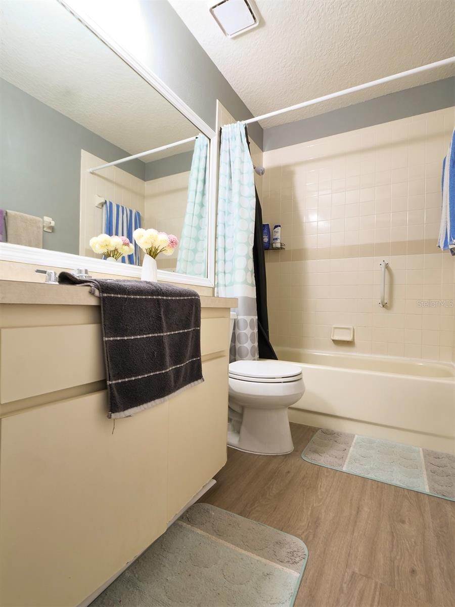 1048 MALLETWOOD DR — photo 40
