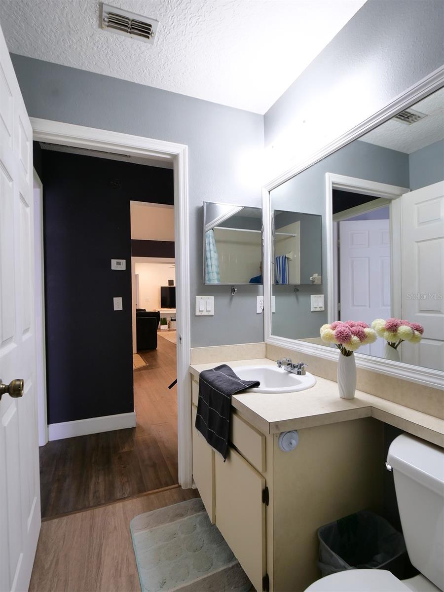 1048 MALLETWOOD DR — photo 42