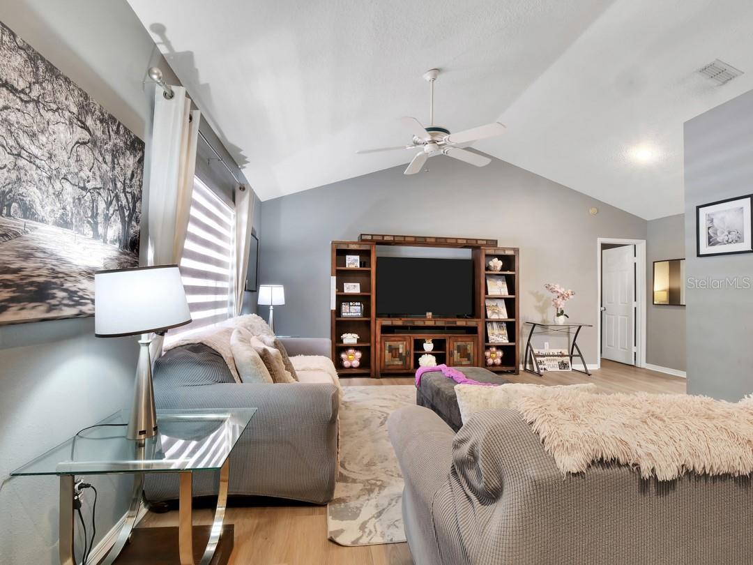 1048 MALLETWOOD DR — photo 10