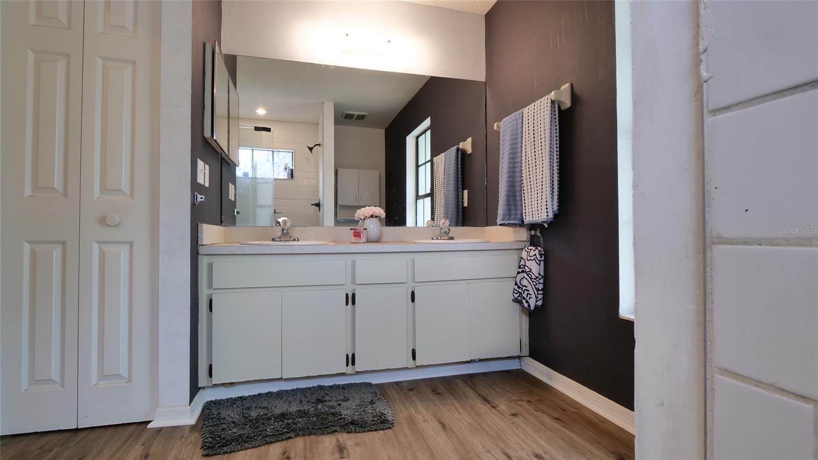 1048 MALLETWOOD DR — photo 29
