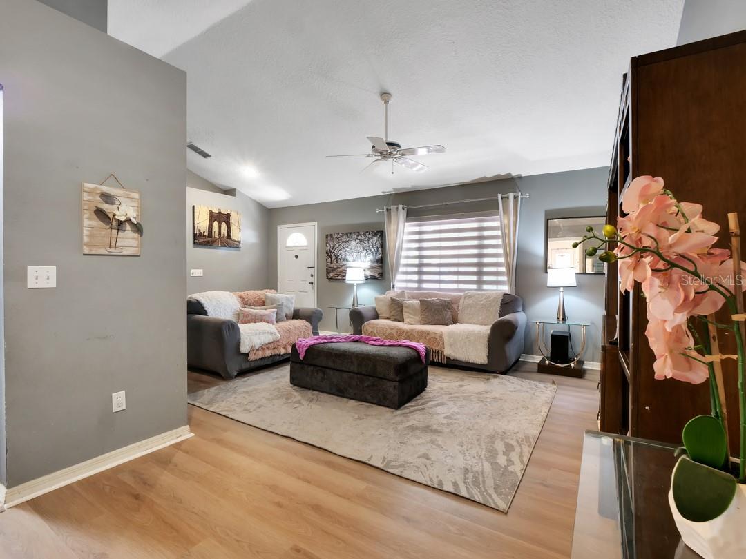 1048 MALLETWOOD DR — photo 16
