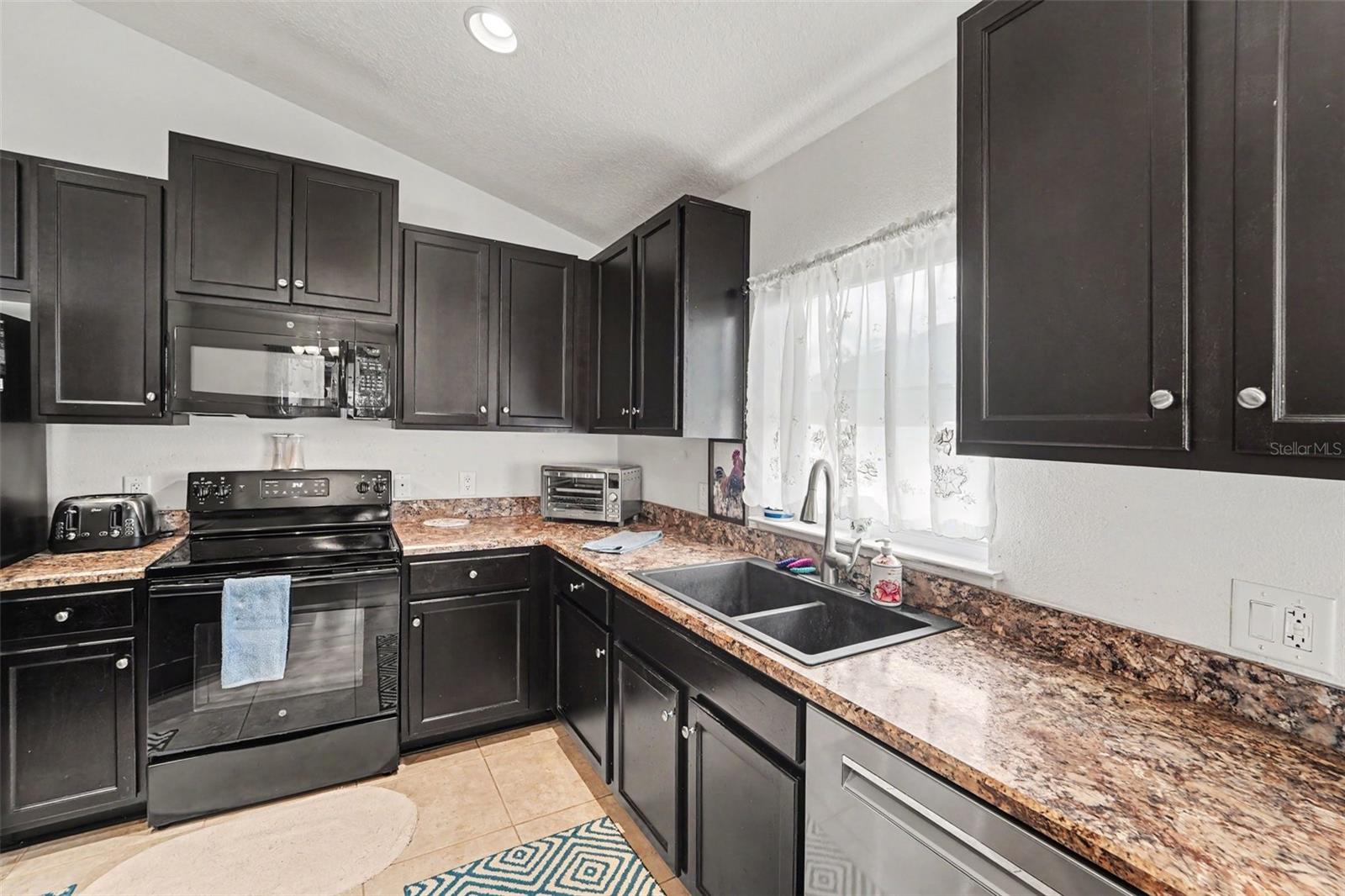 16324 VINE CLIFF AVE — photo 11