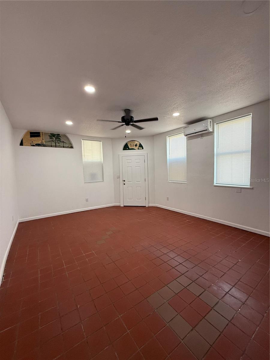 501 ATHENS STREET #A & B — photo 4
