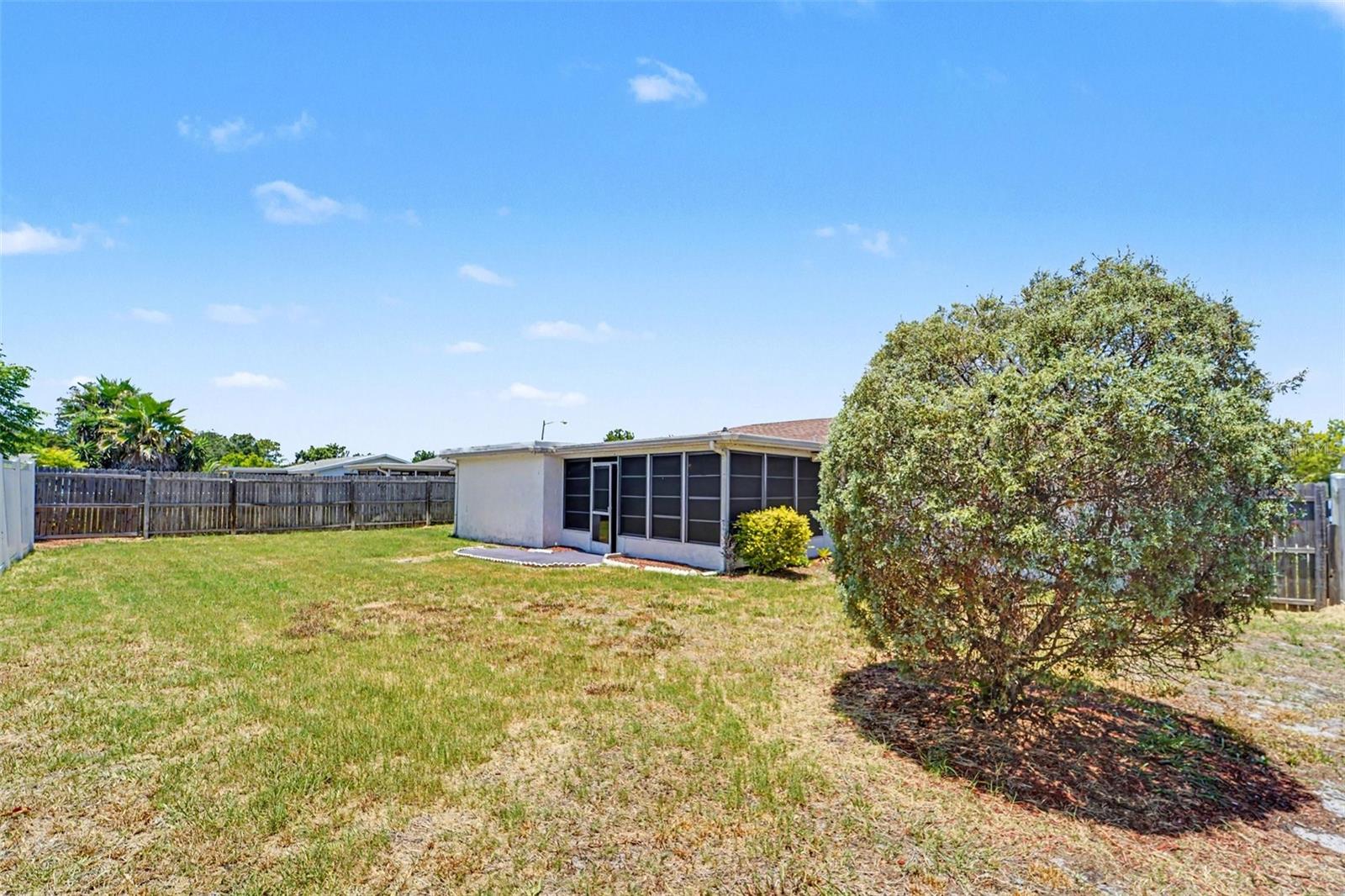 7006 MAPLEHURST DR — photo 18
