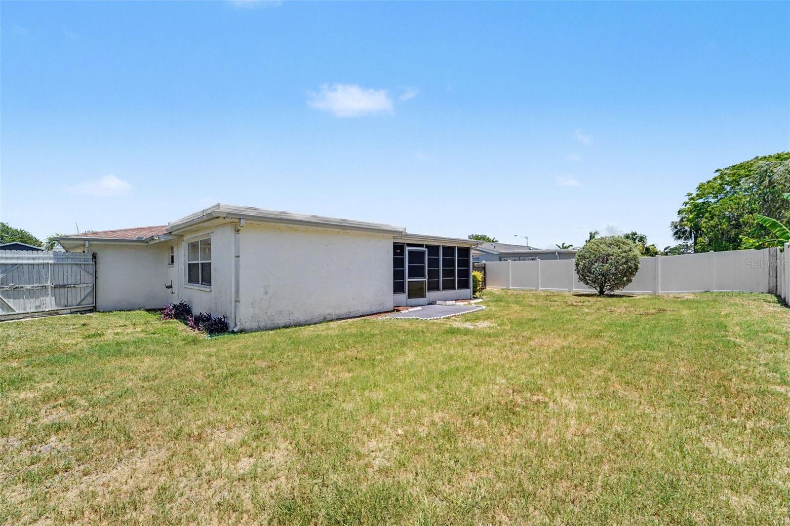7006 MAPLEHURST DR — photo 17