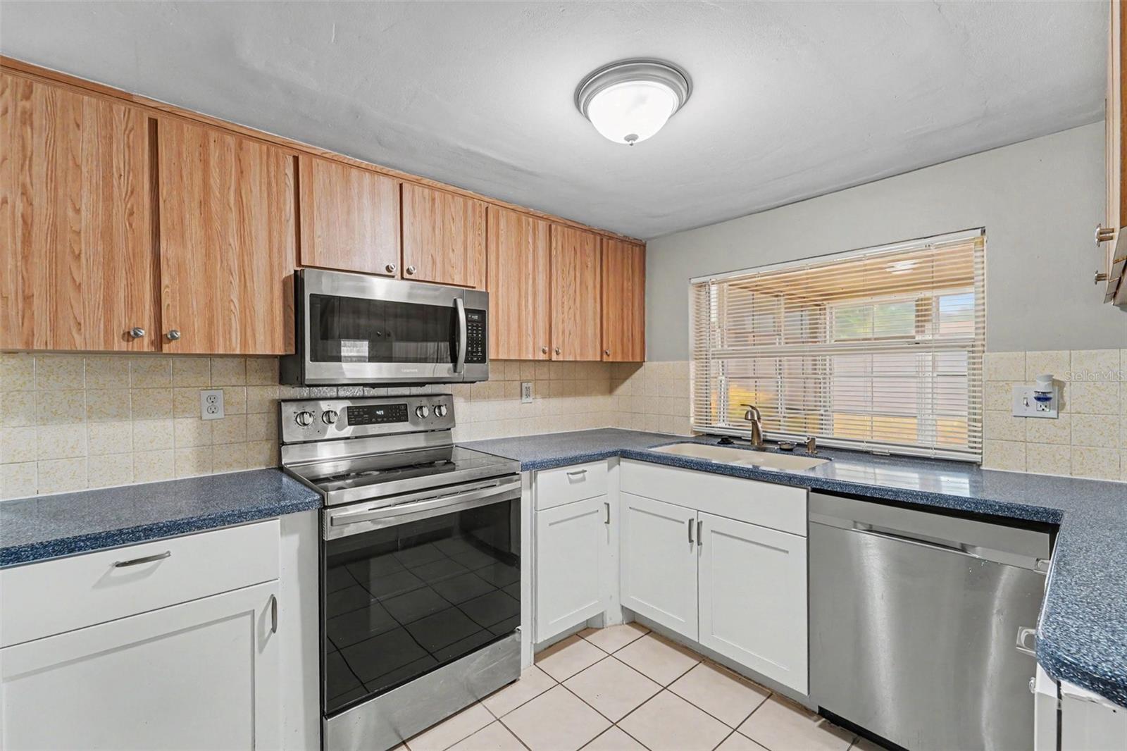 7006 MAPLEHURST DR — photo 9