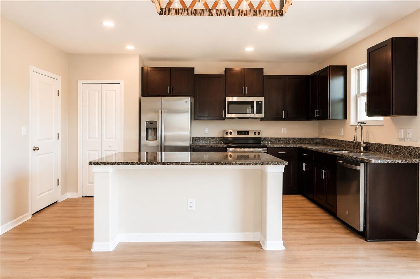 715 CALICO SCALLOP ST — photo 3