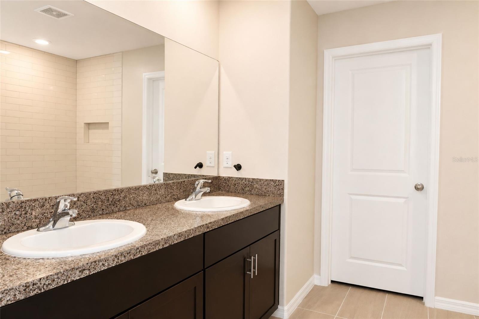 715 CALICO SCALLOP ST — photo 10