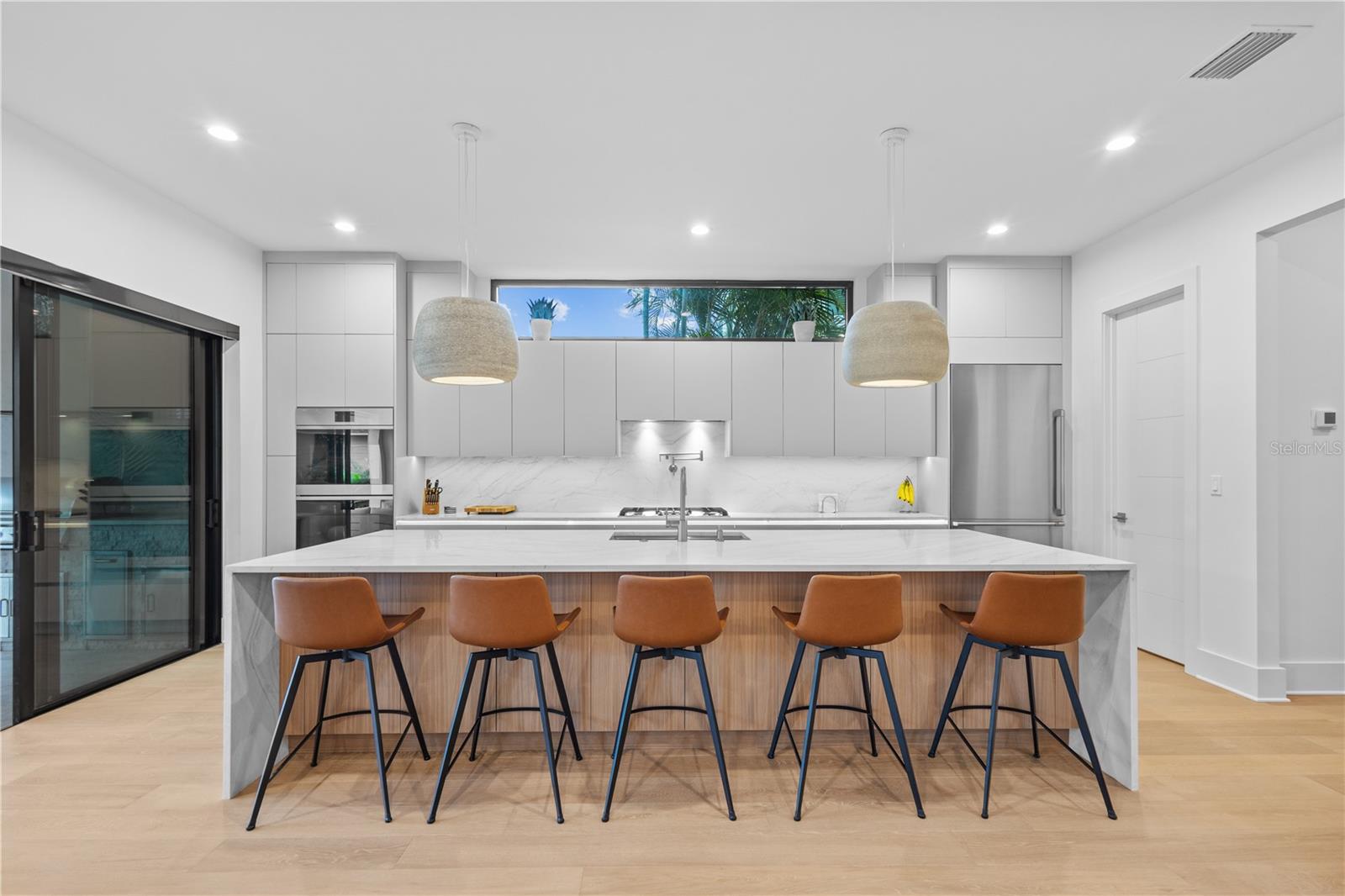 805 W INDIANA AVE — photo 4