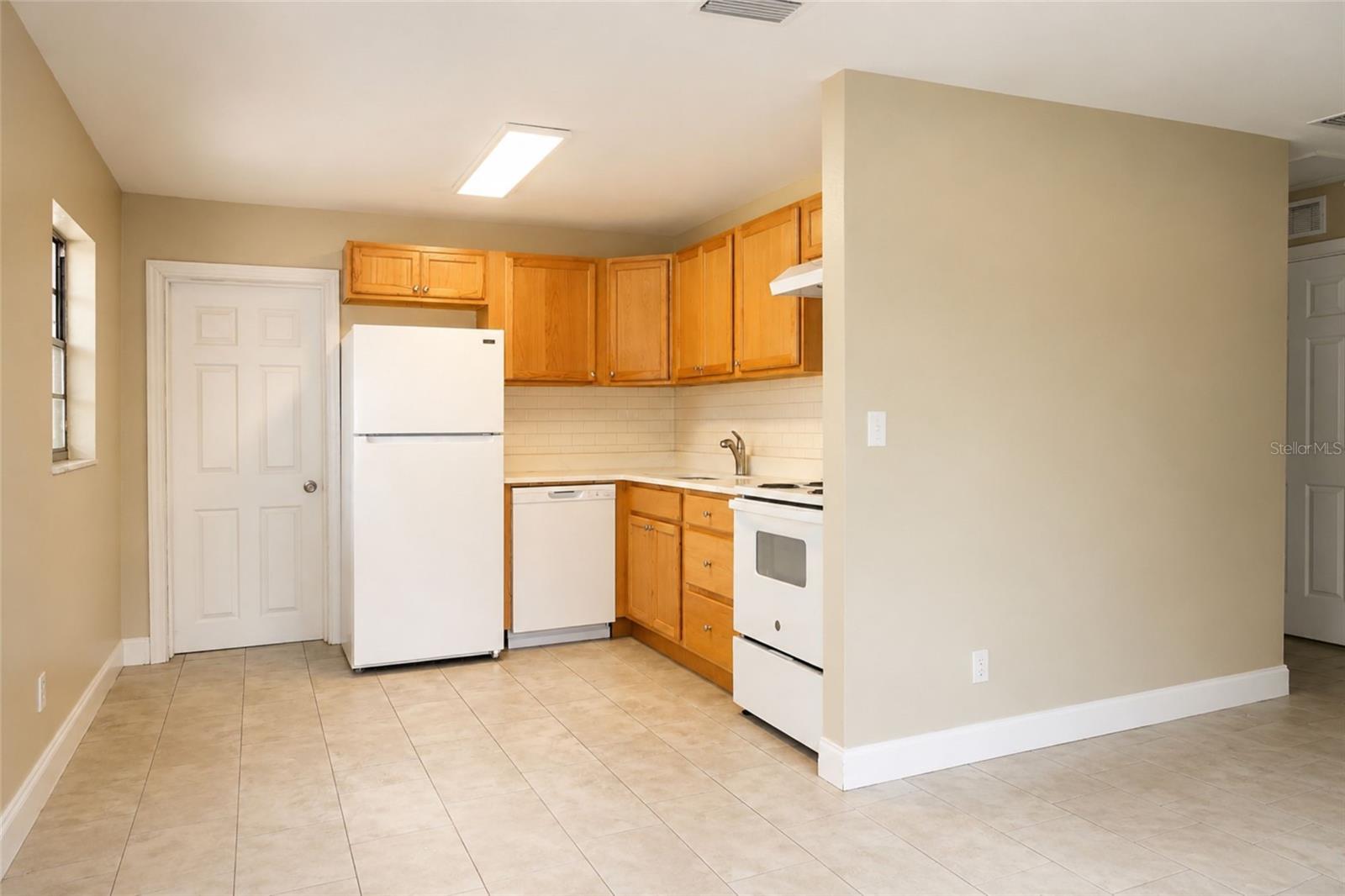 9412 N ELMER ST — photo 3
