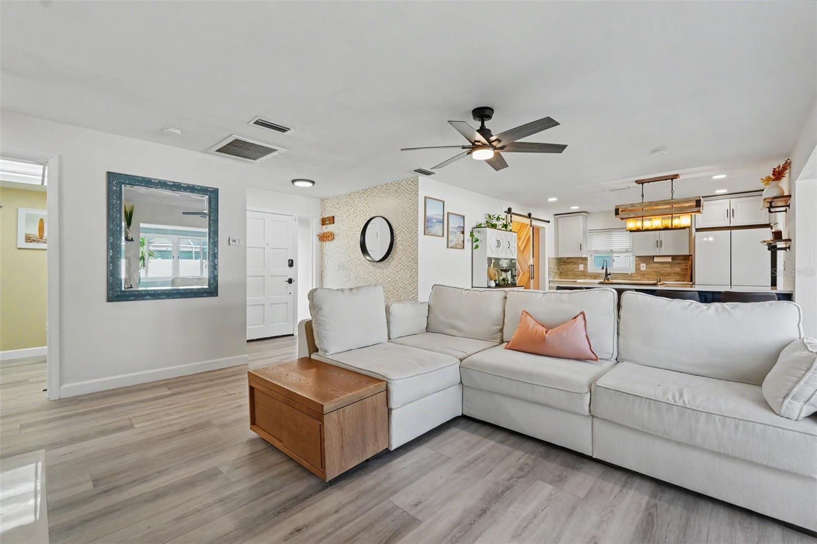 2061 FAIR OAK DR — photo 8