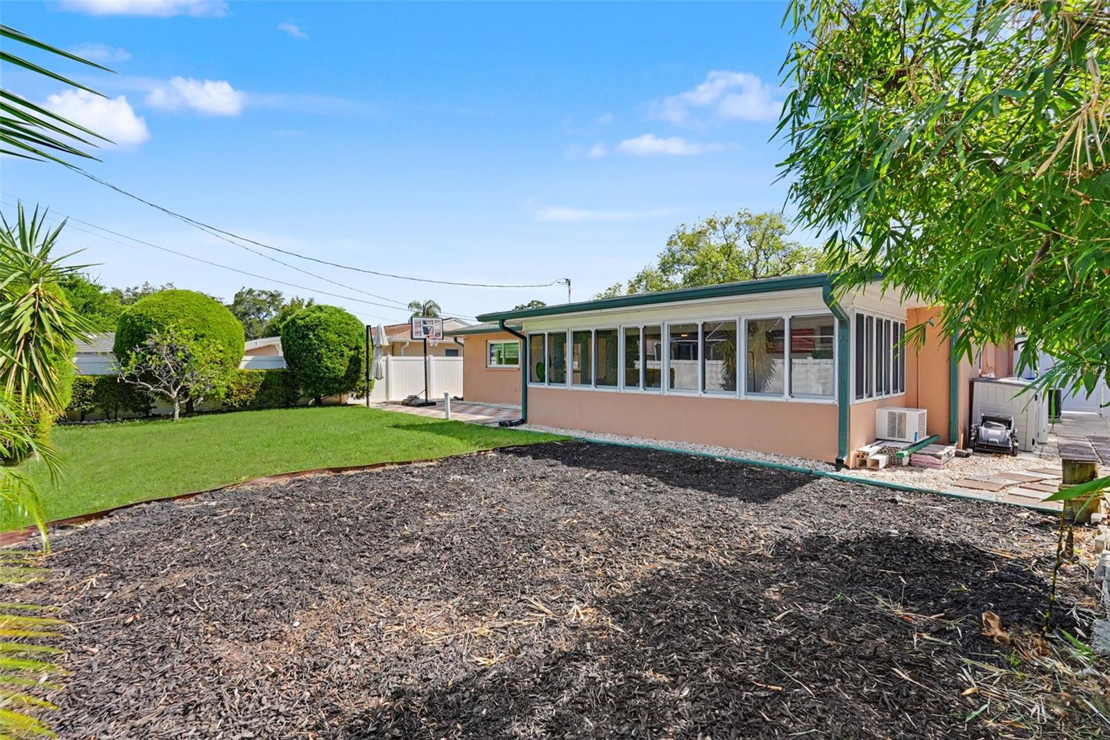 2061 FAIR OAK DR — photo 23