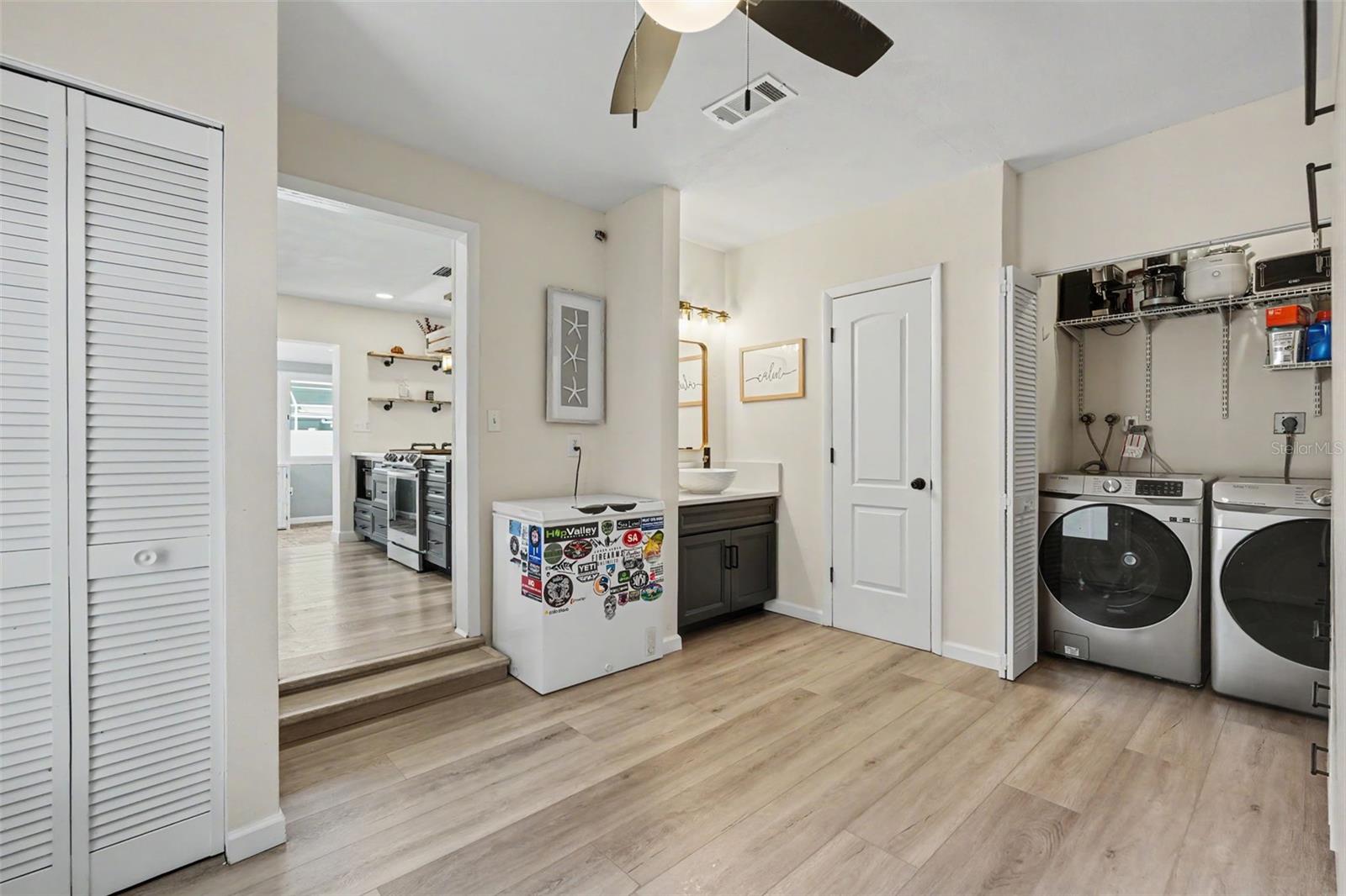 2061 FAIR OAK DR — photo 18