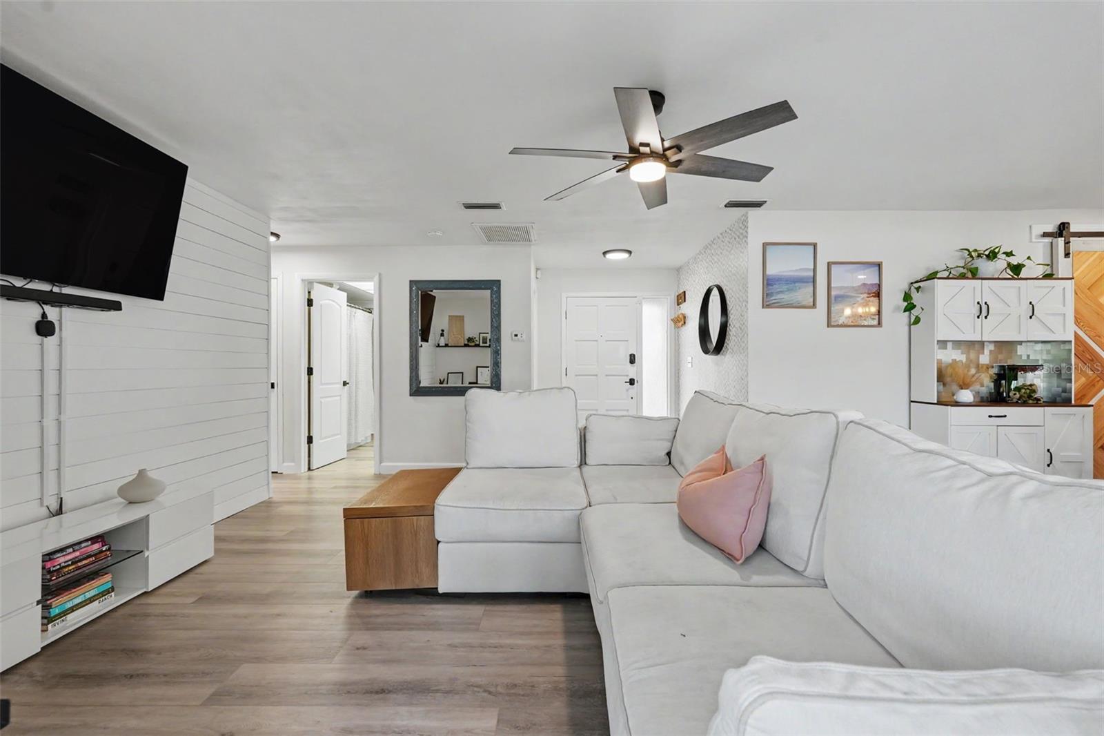 2061 FAIR OAK DR — photo 9