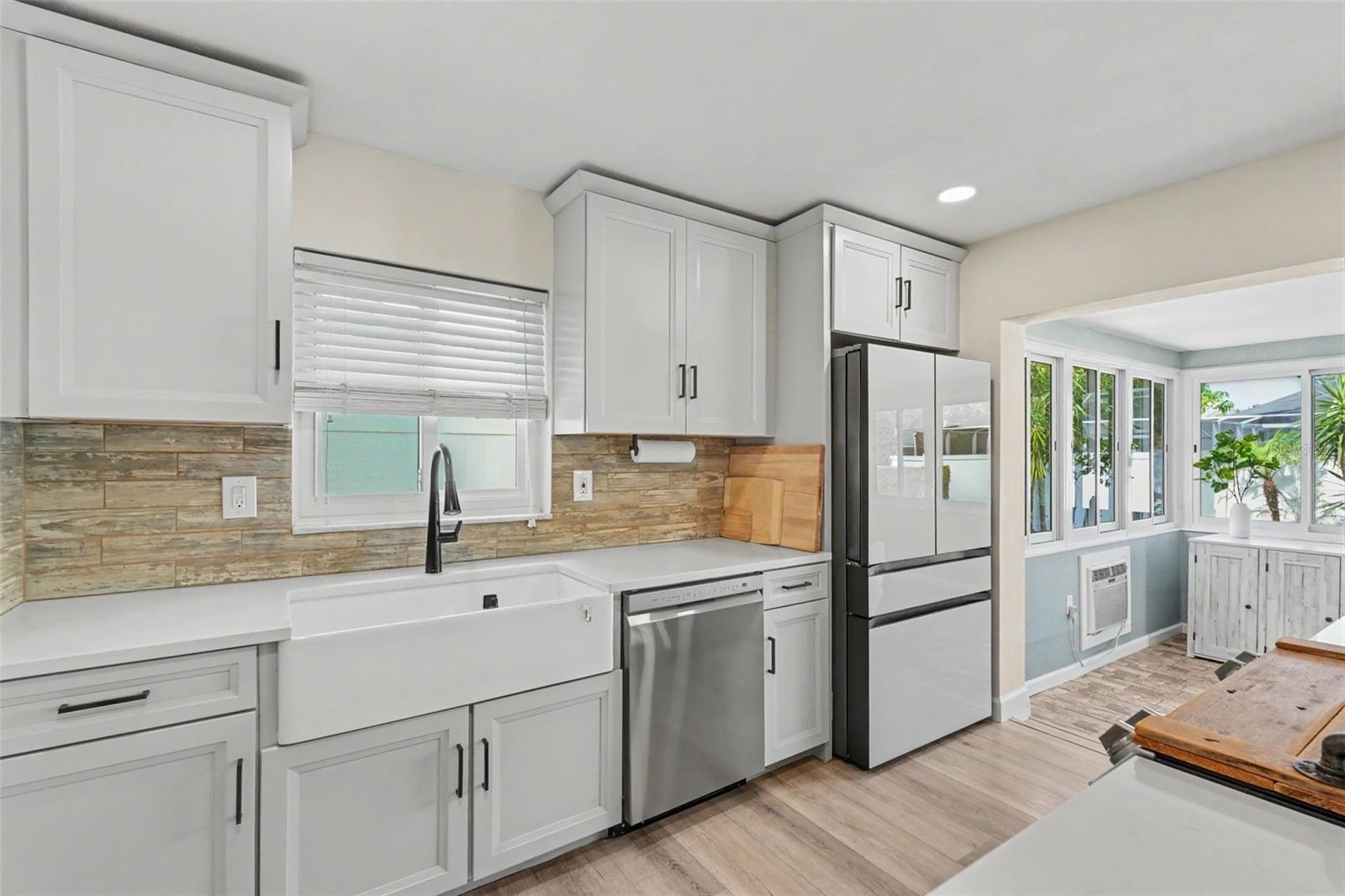2061 FAIR OAK DR — photo 7