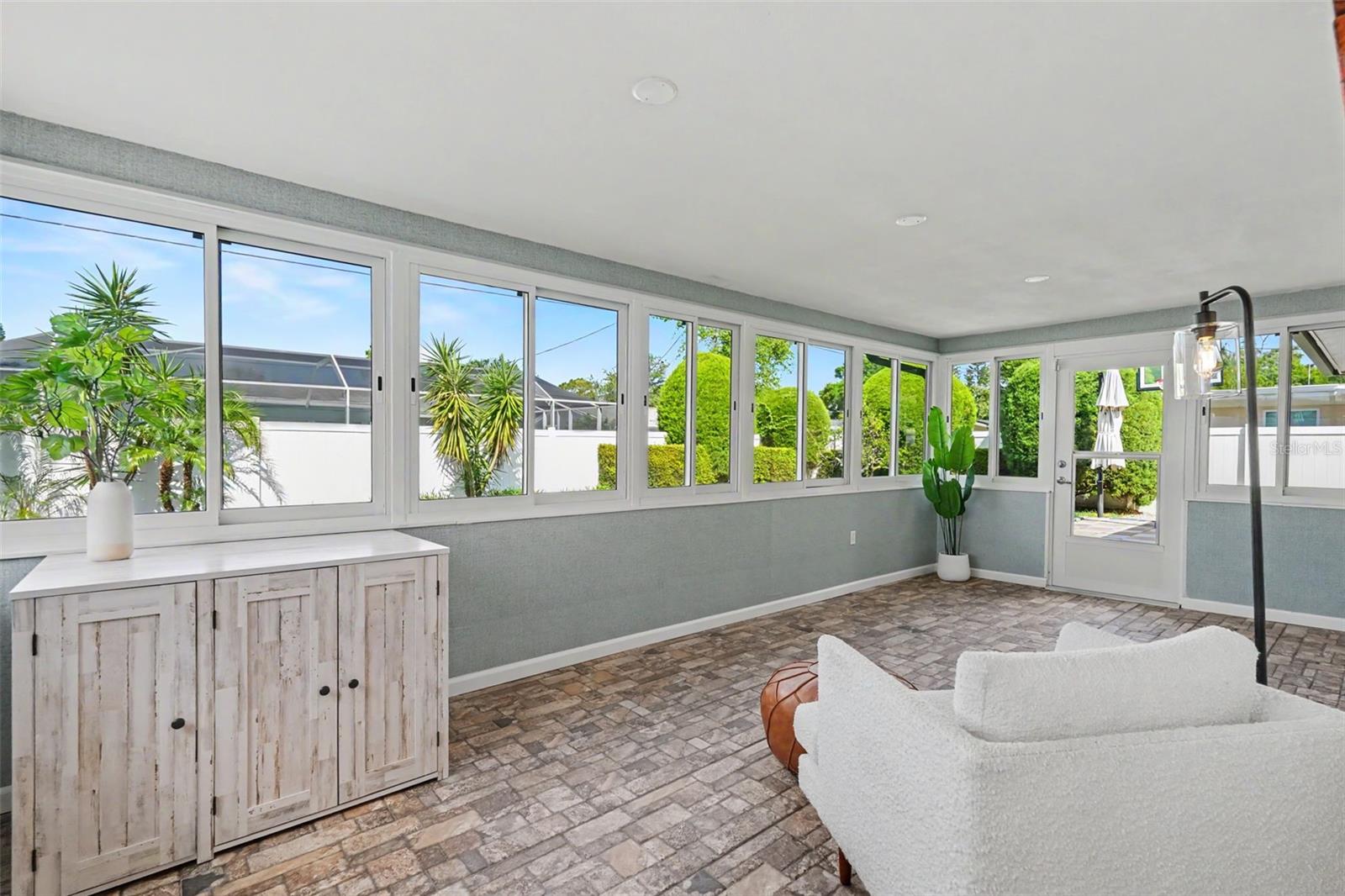 2061 FAIR OAK DR — photo 20