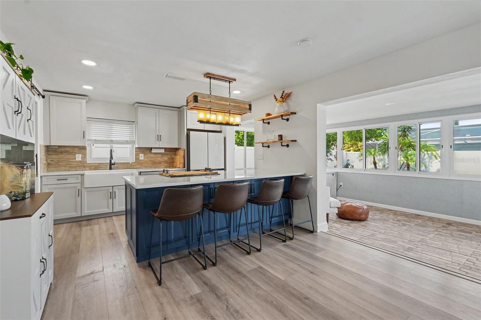 2061 FAIR OAK DR — photo 3