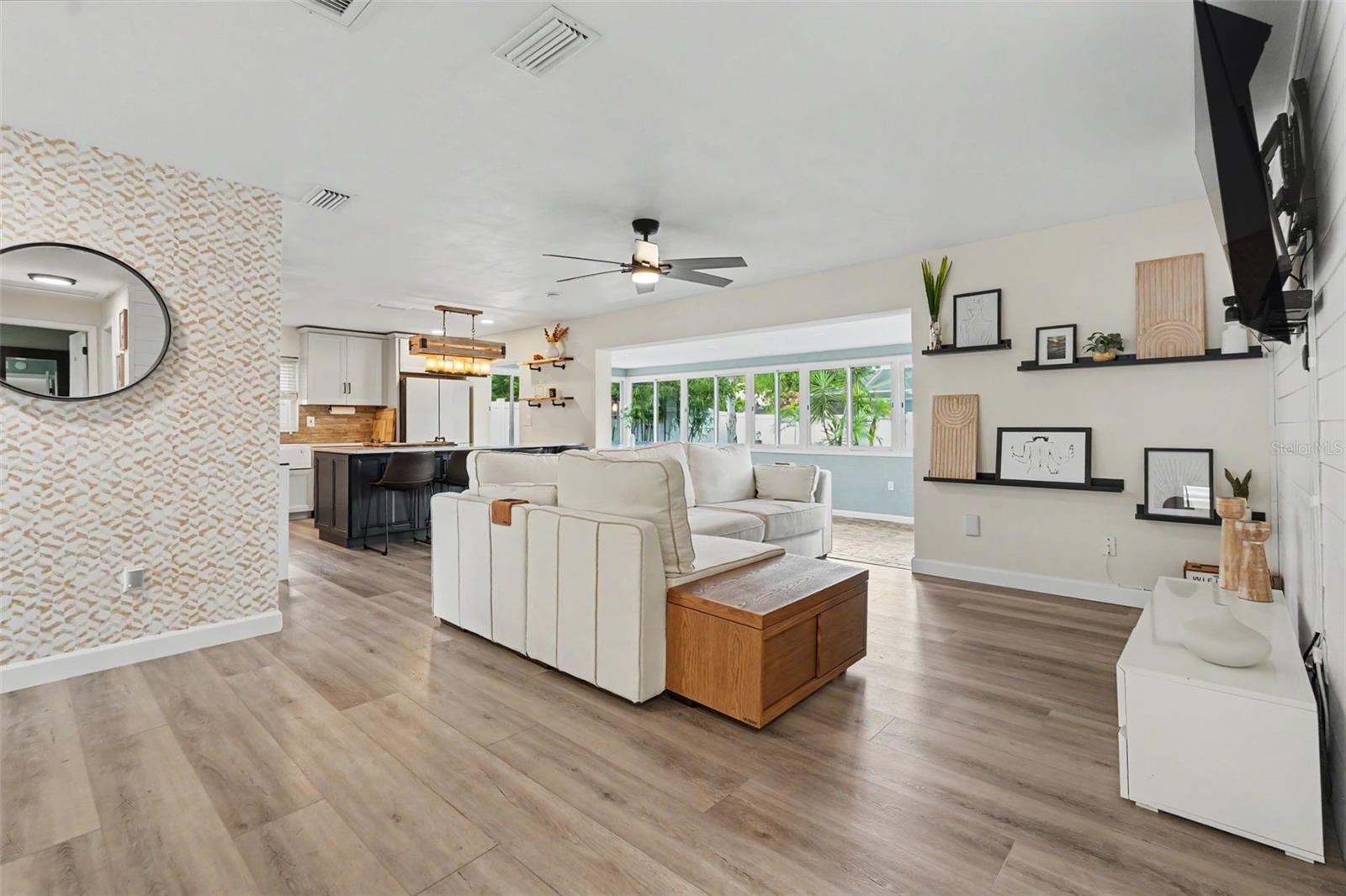 2061 FAIR OAK DR — photo 10