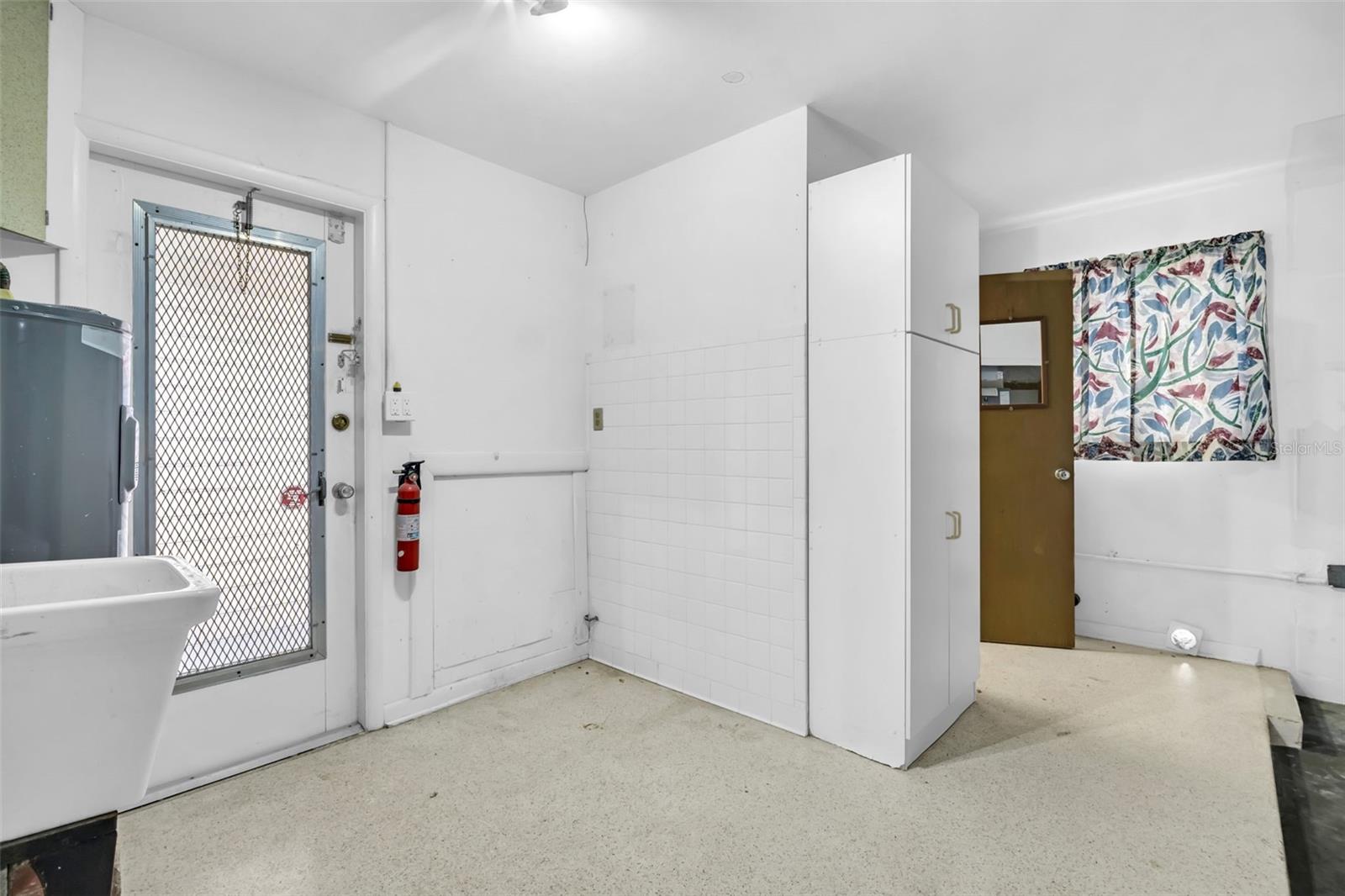 2301 WHITMAN ST — photo 29
