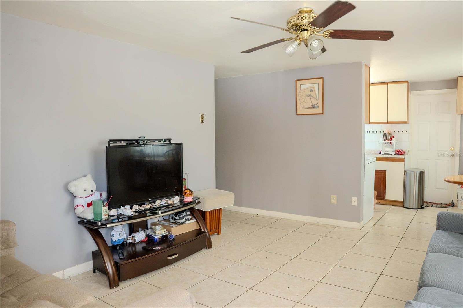 638 DOGWOOD CT — photo 2