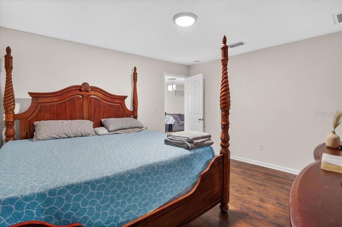 1607 E LINEBAUGH AVE — photo 10