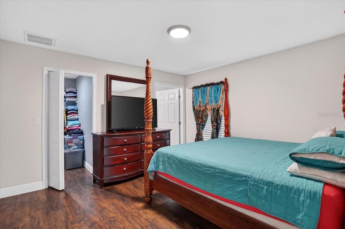 1607 E LINEBAUGH AVE — photo 11