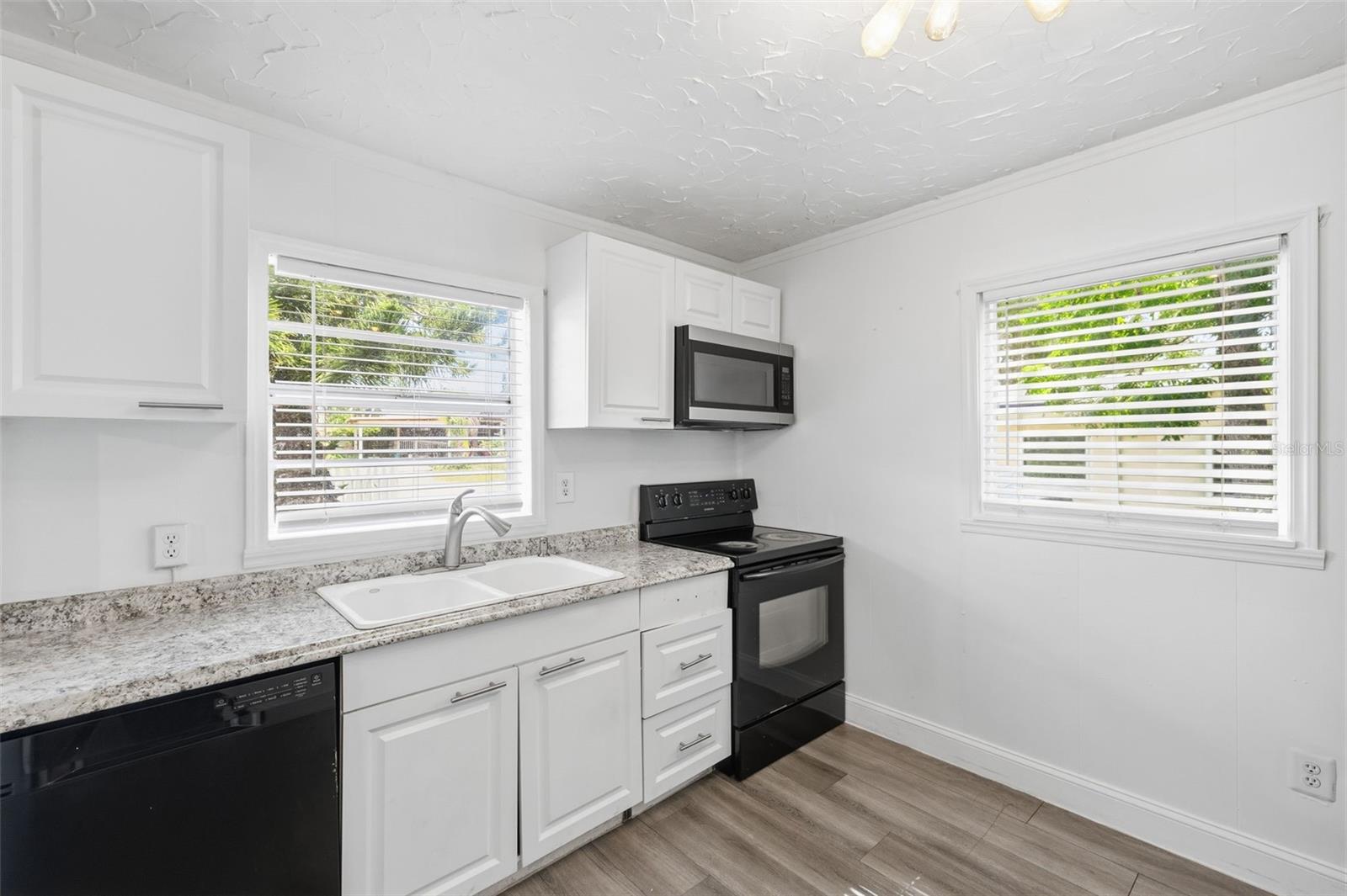 2706 E ANNIE ST — photo 9