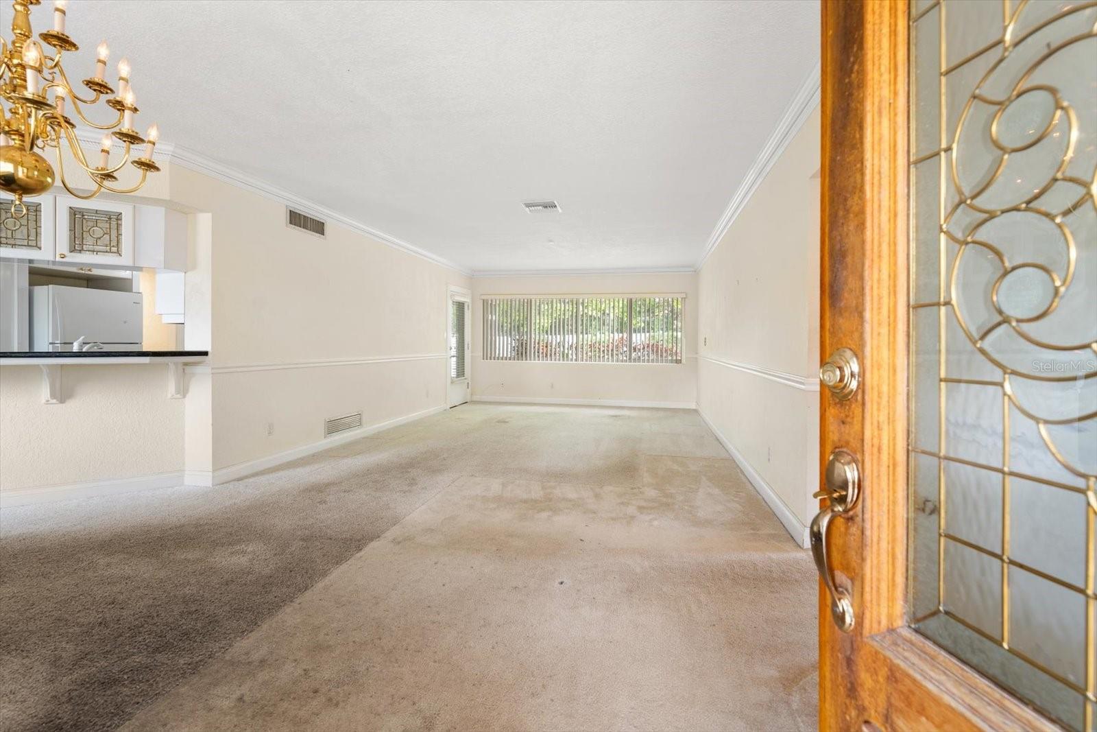 230 GARDEN CIR — photo 3