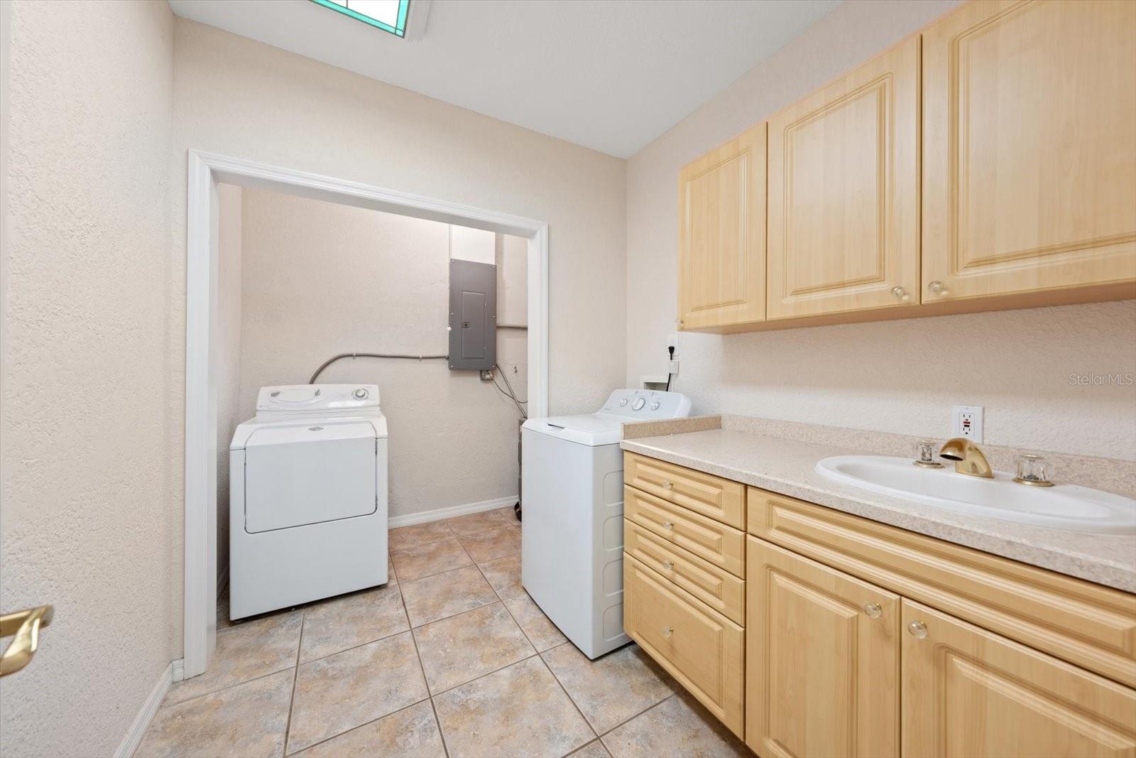 230 GARDEN CIR — photo 29