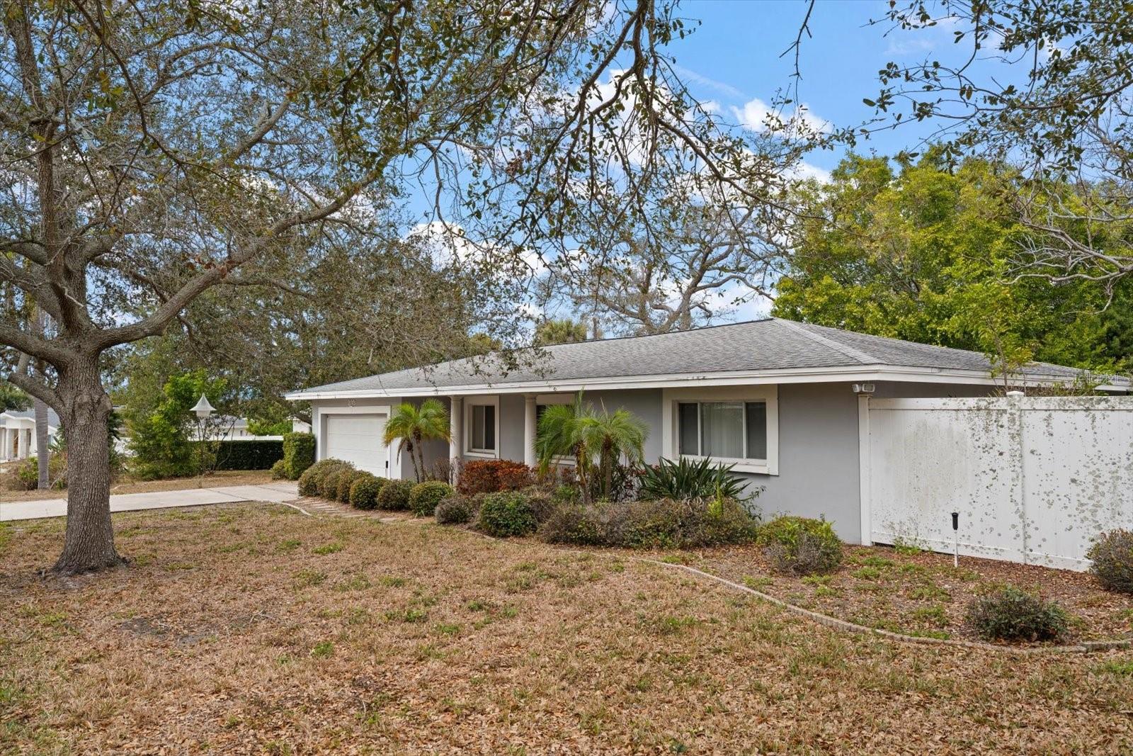 230 GARDEN CIR — photo 46