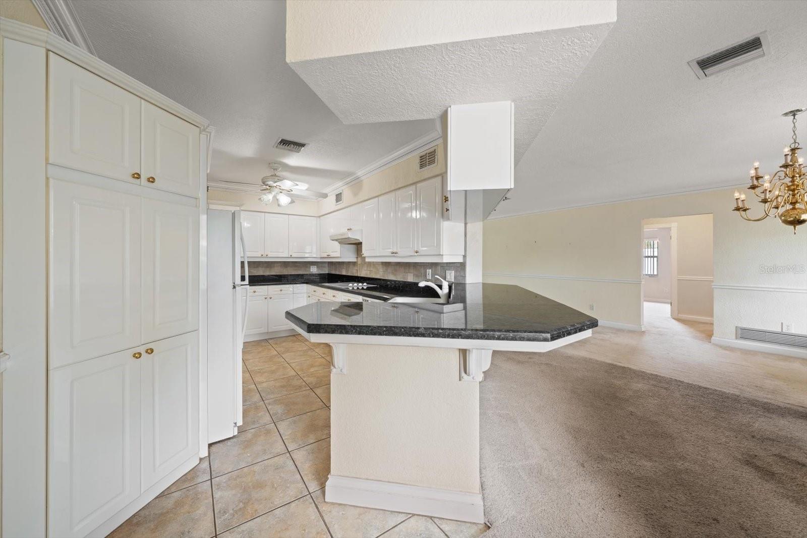 230 GARDEN CIR — photo 25