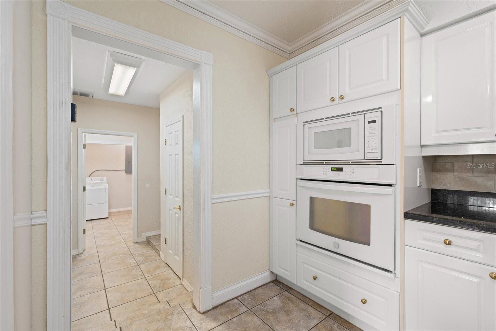 230 GARDEN CIR — photo 12