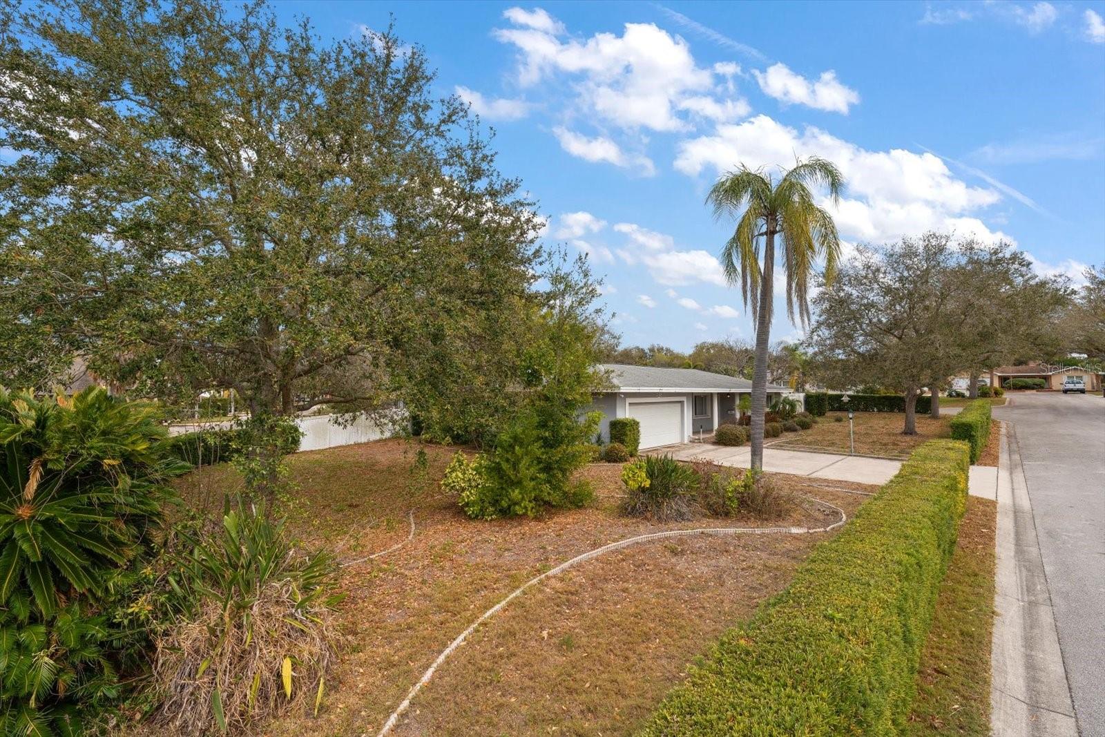 230 GARDEN CIR — photo 44